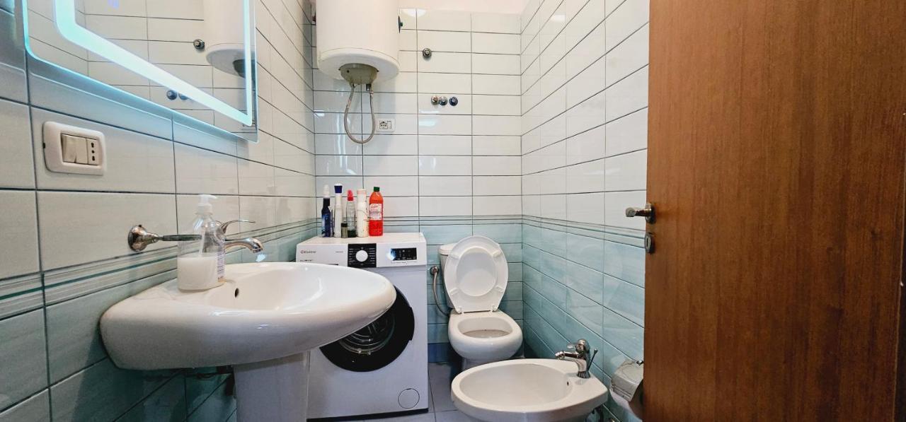 New Bazaar Side Bliss 2 Bed Room Apt With Free Garage Tirana Exterior photo