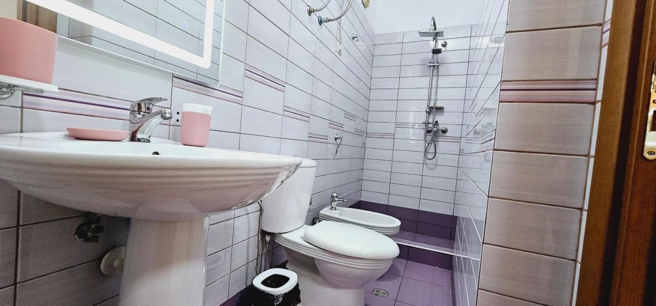 New Bazaar Side Bliss 2 Bed Room Apt With Free Garage Tirana Exterior photo